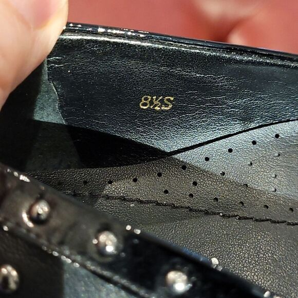 VANELI sz 8.5S black patent leather with dimensional studs - Picture 9 of 9